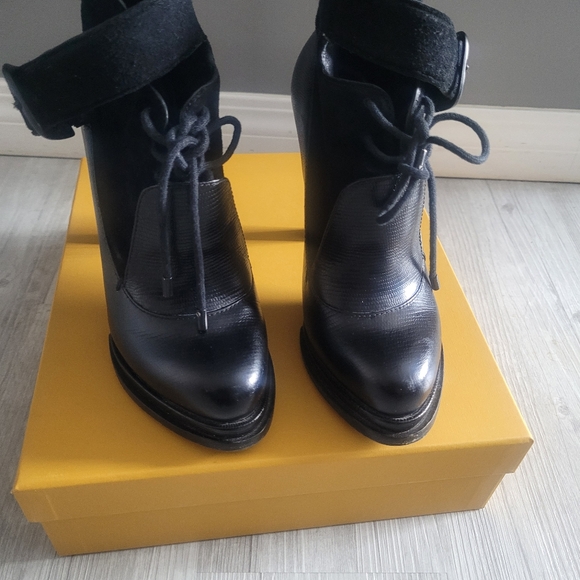 Boots - Picture 3 of 4